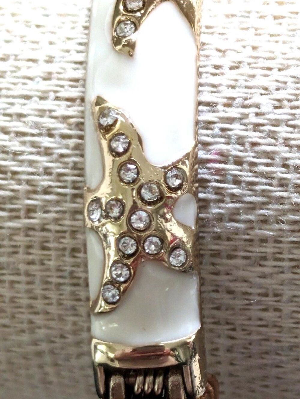 Tommy Bahama Womens Bangle Rhinestone Starfish White Enamel Bracelet - Picture 3 of 4